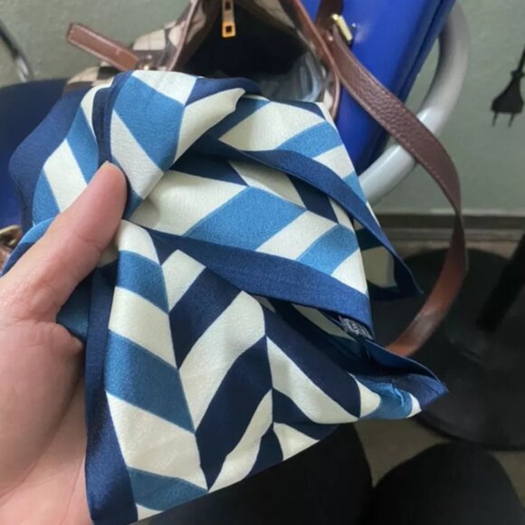 Fashion silk scarves - Picture 3 of 3